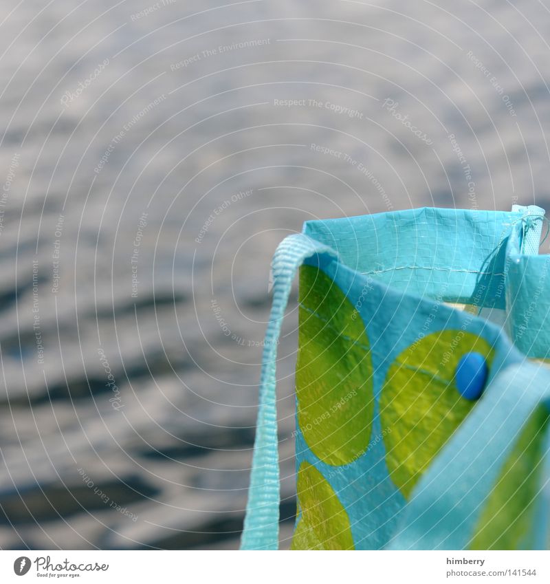 ohne tasche keine competition Tasche See Detailaufnahme mehrfarbig türkis grün giftgrün Wellen Unschärfe anhaben Fleck Punkt Kunststoff Billig Meer Strand