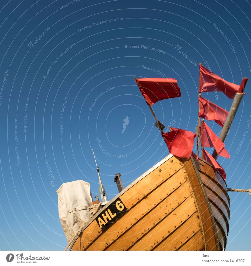 auf ein neues Fischer Fischereiwirtschaft Himmel Wolkenloser Himmel Küste Strand Meer Fischerboot Zeichen Schilder & Markierungen Fahne Abenteuer Beginn