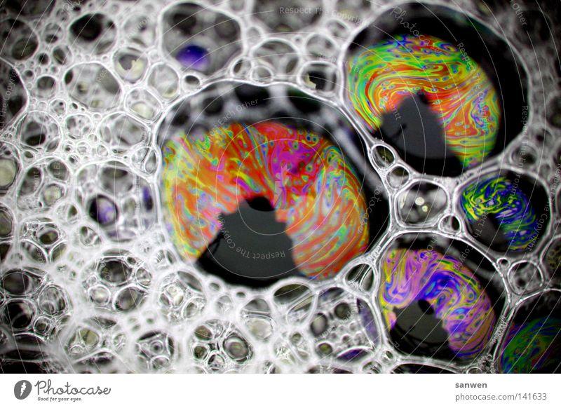 colorwäsche Luftblase Seifenblase molekular Schaum Farbstoff mehrfarbig Reflexion & Spiegelung Schönes Wetter Farbenspiel Blubbern Wasserblase zusammengehörig