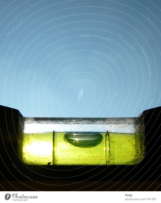 Detail einer Wasserwaage Luftblase Halterung Kunststoff Metall messen Glas Makroaufnahme Handwerk Handwerker Arbeit & Erwerbstätigkeit Arbeiter