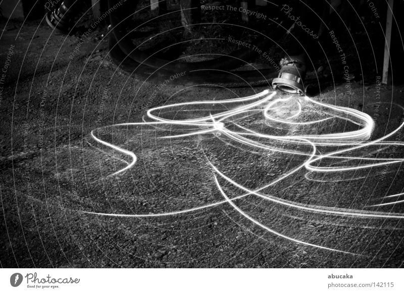 flüssig Licht Industriefotografie Industrielandschaft Langzeitbelichtung Nacht Schlauch schwarz weiß hell gestellt künstlich Taschenlampe Angst Flüssigkeit Ekel
