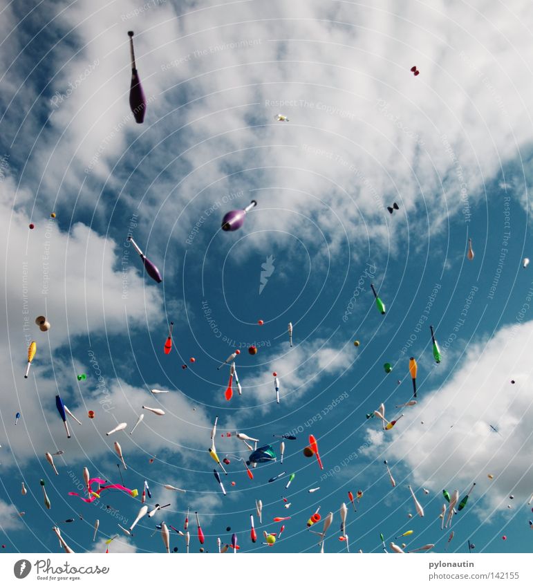Toss Up 3 Keule jonglieren Wolken Karlsruhe Europa Zirkus Sommer Musikfestival mehrfarbig Akrobatik chaotisch Freizeit & Hobby Albatros Spielen Himmel blau EJC