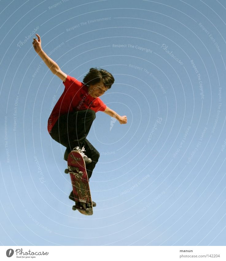 I feel good! Skateboarding schwarz weiß Wolken Luft Himmel Sport Freizeit & Hobby Gesundheit Körperbeherrschung Kick springen Junge Kind Jugendliche Aktion