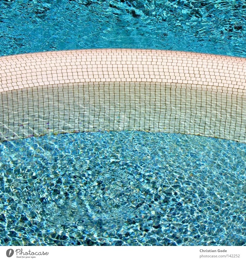 Erfrischung liegen Liege Sonnenbad Schwimmbad Wasser Ferien & Urlaub & Reisen Reinigen Wand blau weiß Handtuch Sommer Badeanzug Badehose Bikini Wassertemperatur