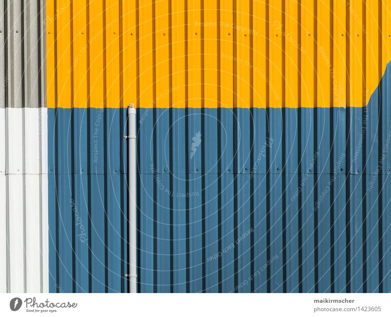 Das Rohr Stil Design High-Tech Kunst Künstler Kunstwerk Gemälde Industrieanlage Architektur Mauer Wand Fassade trendy blau gelb grau silber Farbe minimalistisch