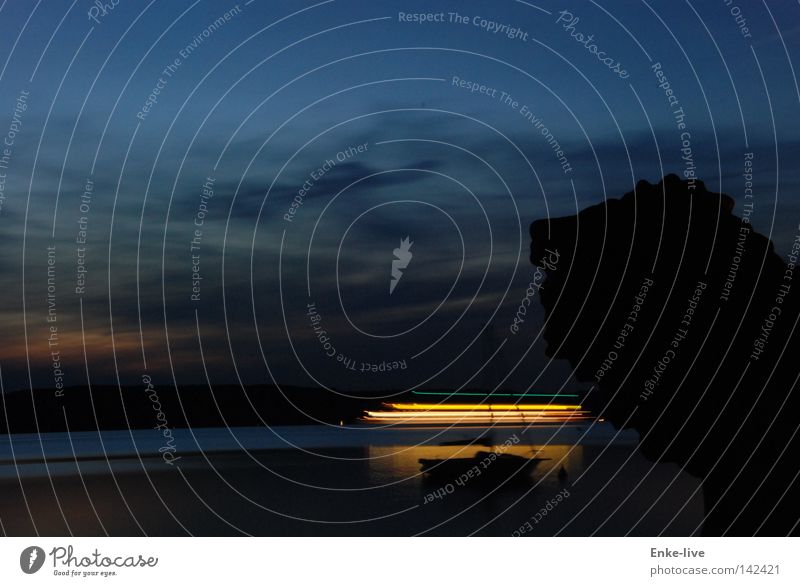 Partyschiff See Starnberg Silhouette Wasserfahrzeug Beleuchtung Nacht Himmel Wolken Abend Abenddämmerung Nachtaufnahme schön Langzeitbelichtung Steinlöwe