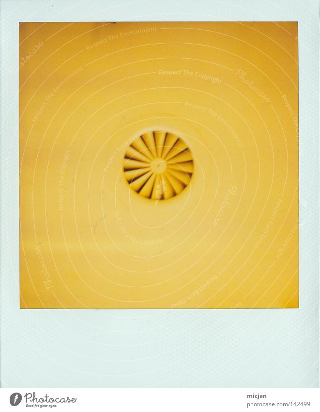 HH08.2 - Das Dings Fan Ventilator Decke gelb Polaroid Papier analog 600 Bilderrahmen Fotografie Farbe Farbstoff Farben und Lacke Fleck Punkt Kreis Lamelle rund