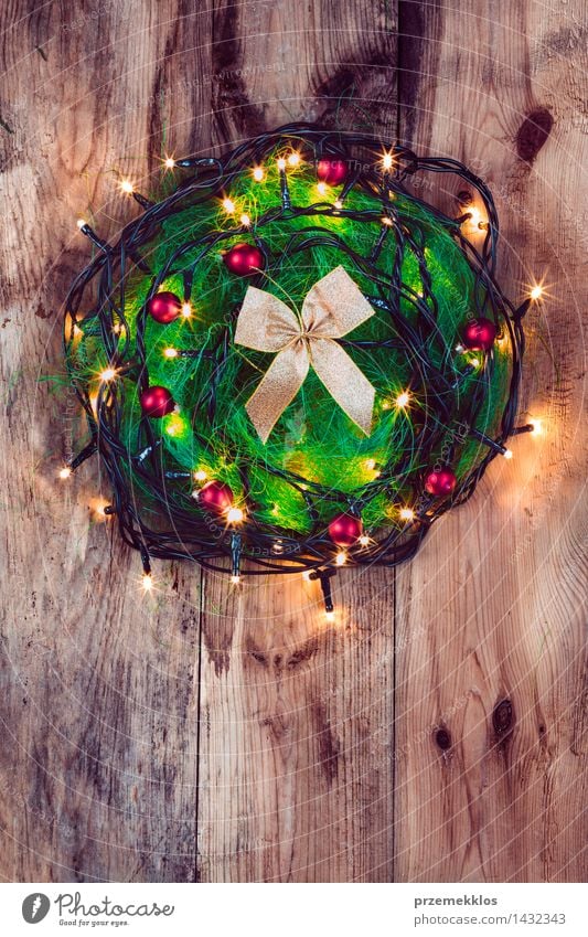 Hölzerner Hintergrund der Weihnachtsdekoration Handarbeit Dekoration & Verzierung Baum Holz Ornament Kreativität Ball Weihnachten farbenfroh Glitter