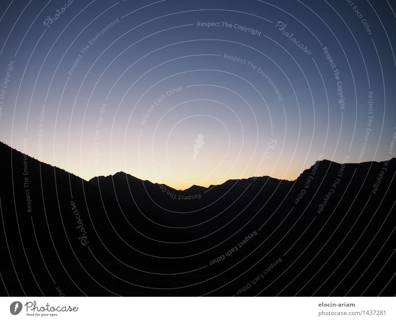 Jetzt dämmerts Alpen Berge u. Gebirge wandern Abenteuer Dämmerung Morgen Farbfoto Außenaufnahme Menschenleer Textfreiraum unten Morgendämmerung Sonnenaufgang