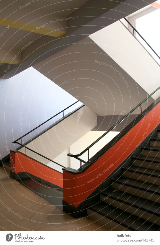 hausbau Treppe modern Architektur Treppenhaus Bauhaus Dessau klassisch minimalistisch
