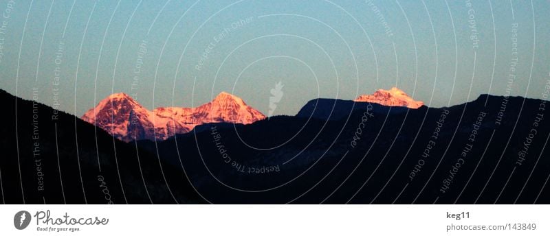 Die heiligen drei Könige Eiger 3 Gipfel Sonnenuntergang glühen Gletscher Wand Kanton Wallis Weltkulturerbe schwarz rot Besteigung Bergsteiger Berner Oberland