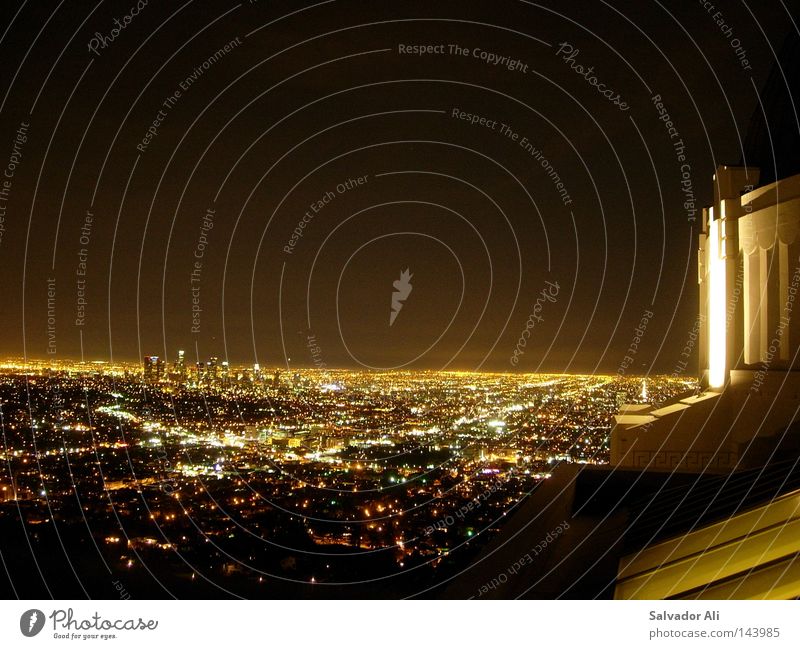 Bodo lässt wieder Licht an Smog Observatorium Kalifornien Los Angeles Straße hell Lightshow braun Gold Hollywood Horizont dreckig Hochhaus lichtsmog metopole
