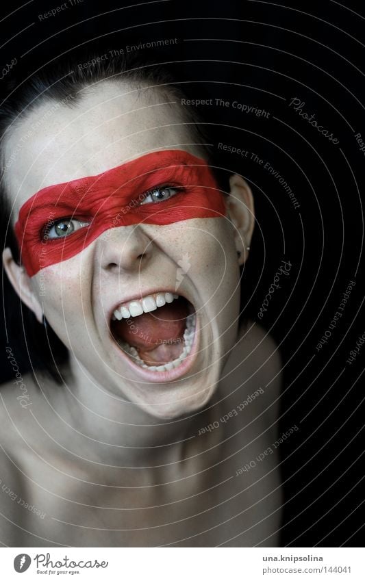schrei Kampfsport sprechen Junge Frau Jugendliche Erwachsene Maske Schnur kämpfen schreien Wut rot Ärger Farbe Farbstoff Farben und Lacke fordern herausfordernd