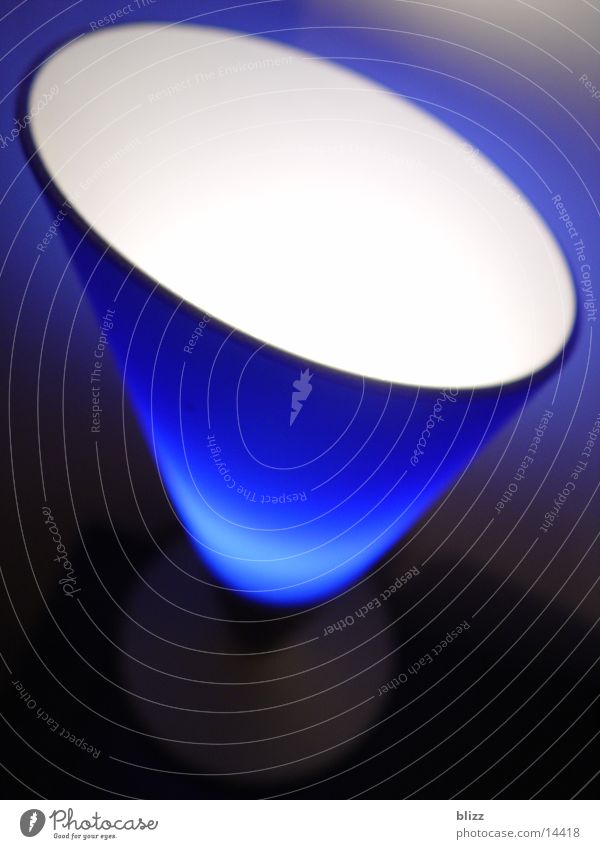 Bluelight 3 Lampe Unschärfe Licht Oval Häusliches Leben blau Aura Lichterscheinung chillig focus out of focus
