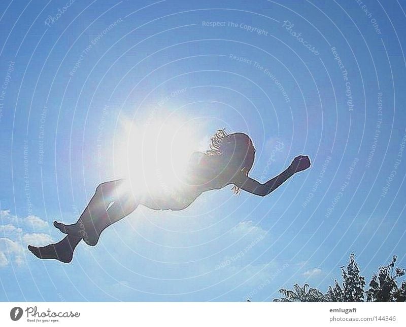 jump4 Sonne Trampolin springen frei Freiheit Fröhlichkeit Freude Glück Licht blau Alkoholisiert Gegenteil Kontrast schwanger Leben Himmel fliegen Leichtigkeit