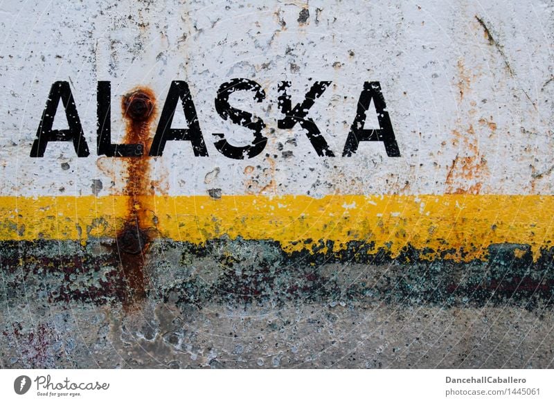 Alaska Ferien & Urlaub & Reisen Tourismus Metall Stahl Rost Schriftzeichen Graffiti Streifen alt dreckig kaputt trashig Stadt gelb schwarz weiß Kunst Verfall