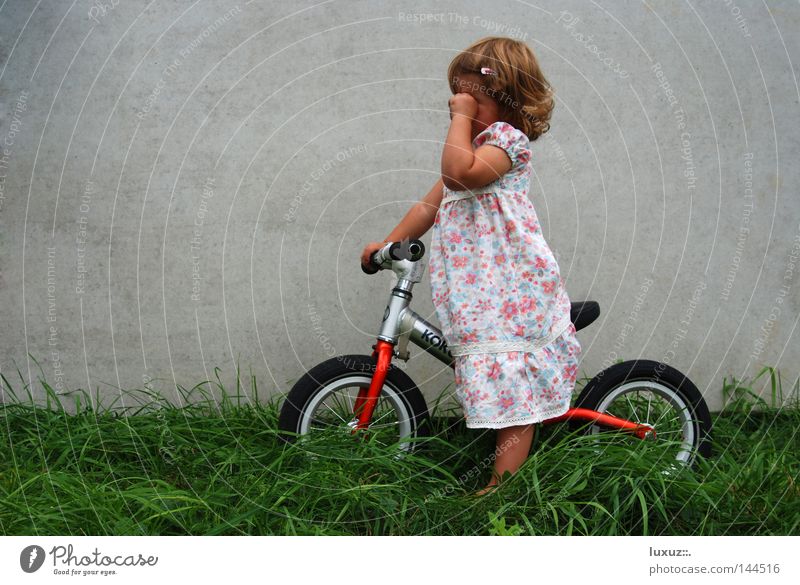 Rast Mobilität Mitgefühl Kind Fahrrad fahren Verteuerung Trauer ökologisch trotzig Beton Müdigkeit Freizeit & Hobby verweigern Medien Kleinkind gefährlich