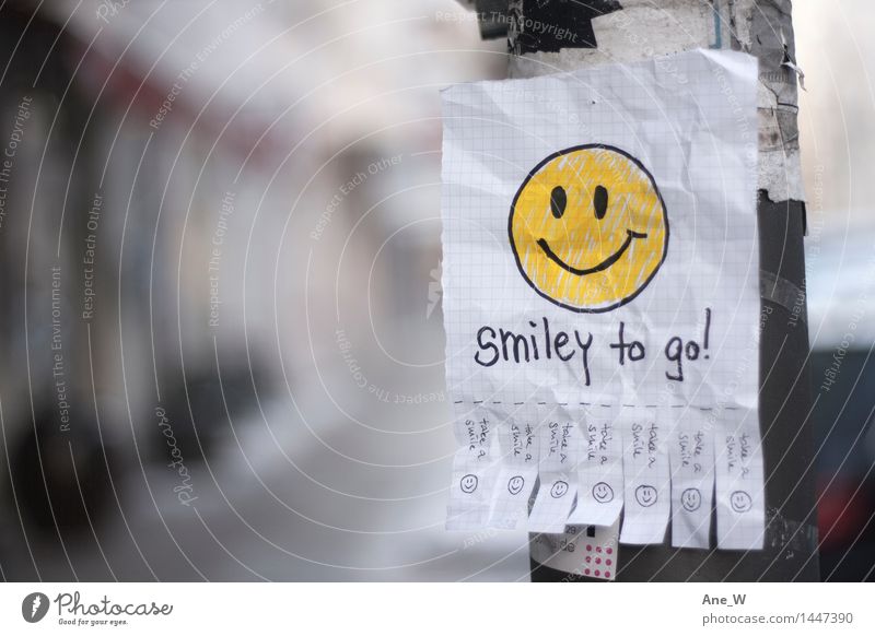 Take a smile 2 Freude lesen Straße Zettel Laternenpfahl wählen gebrauchen entdecken Lächeln lachen laufen leuchten fantastisch Fröhlichkeit Glück lustig positiv