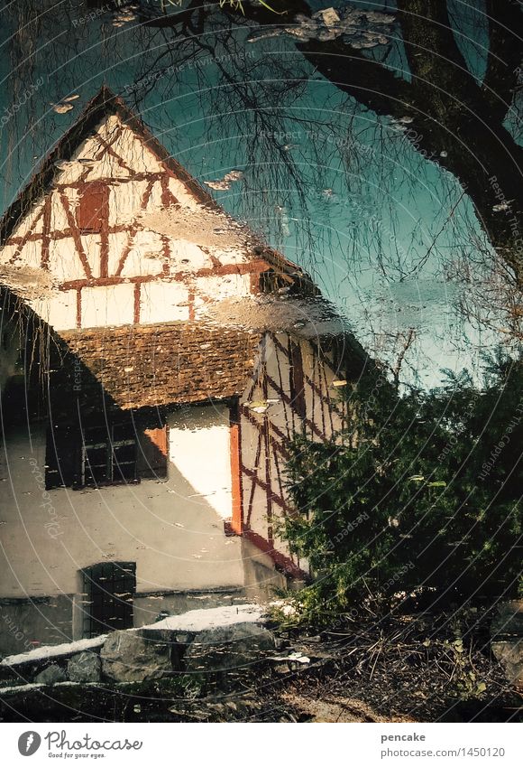 vorspiegelung Urelemente Wasser Himmel Herbst Baum Altstadt Haus Zeichen historisch schön Nostalgie Spiegelbild Fachwerkhaus Schatten Wangen im Allgäu Märchen