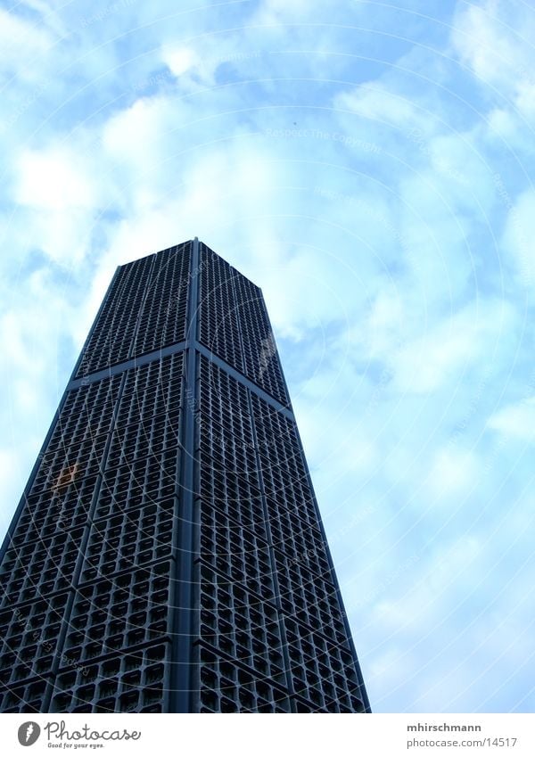 wolkenstampfer Wolken Hochhaus Kirchturm Architektur Himmel blau Religion & Glaube hoch Niveau