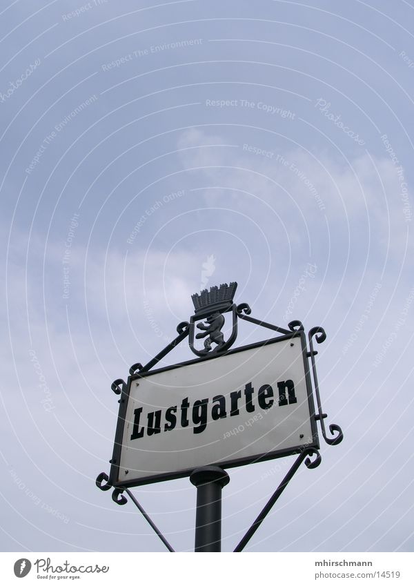 Lustgarten Wolken obskur Berlin Schilder & Markierungen Zeichen Schriftzeichen Himmel