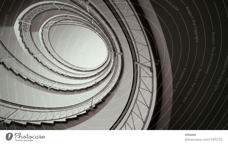 ::SCHNECKENHAUS:: Treppe aufgehen Treppenhaus Spirale Innenarchitektur Geländer Treppengeländer Detailaufnahme ringförmig elsone Architektur
