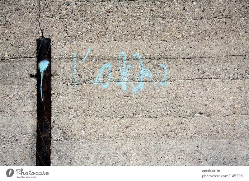Kakke Wand Mauer Betonwand Grenze Graffiti Aufschrift Vandalismus beschmutzen Sachbeschädigung Information Mitteilung Schriftzeichen Schriftstück schreiben