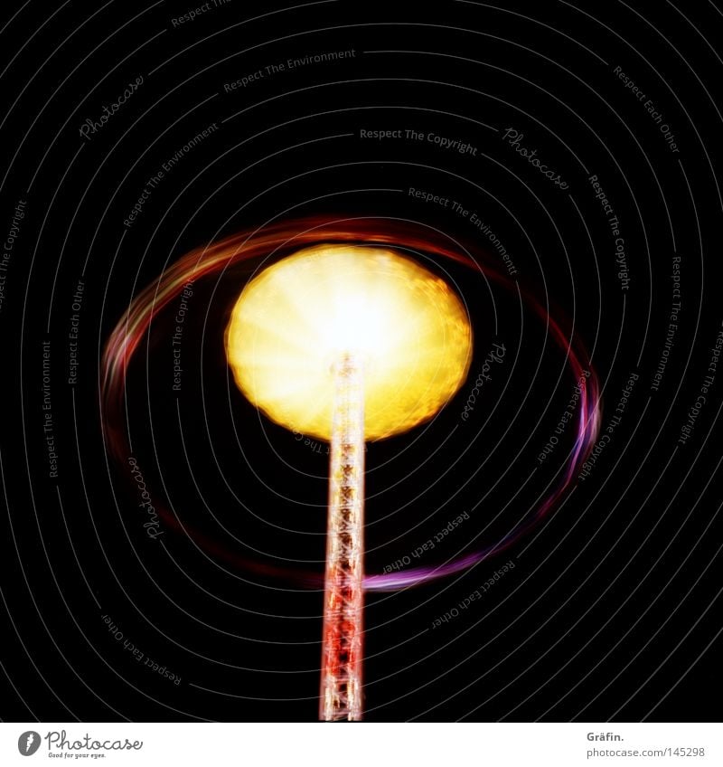 Dom continues Karussell hoch Nacht Zentrifuge UFO Licht Lomografie Mittelformat Jahrmarkt Freude warten Heiligengeistfeld Langzeitbelichtung mehrfarbig