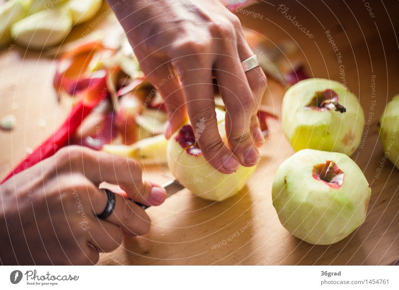 Äpfel schneiden Lebensmittel Frucht Apfel Dessert Süßwaren Ernährung Kaffeetrinken Picknick Bioprodukte Vegetarische Ernährung Fingerfood Messer kochen & garen