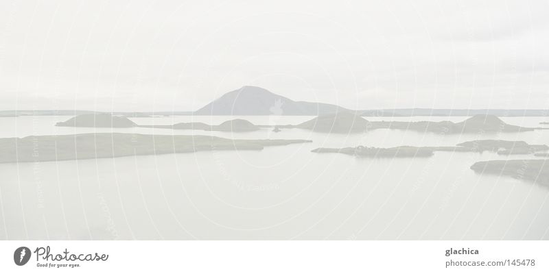 white Island Insel Einsamkeit kalt Eis Landschaft Landschaftsformen schön Himmel hell grau Meer Wasser Nebel weiß Unendlichkeit Sehnsucht Wolken Gebirgssee See