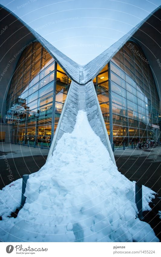 Spiegel Stil Städtereise Winter Schnee Winterurlaub Haus Bibliothek Tromsø Norwegen Stadt Stadtzentrum Hochhaus Bauwerk Architektur Ferien & Urlaub & Reisen