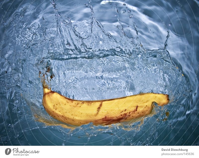 Fresh Banana Banane Wassertropfen Wasserspritzer Flüssigkeit Klarheit Objektfotografie Momentaufnahme Foodfotografie