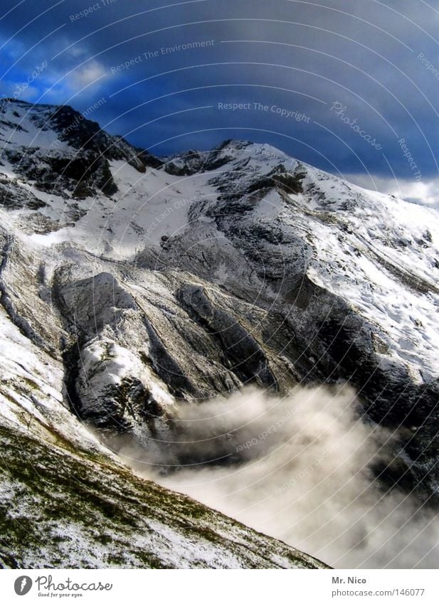 derwinterstehtvordertürfoto Pass alpin Gletscher Stein Granit Pflanze Moos Wolken schlechtes Wetter weiß schwarz grau Ferien & Urlaub & Reisen Winter
