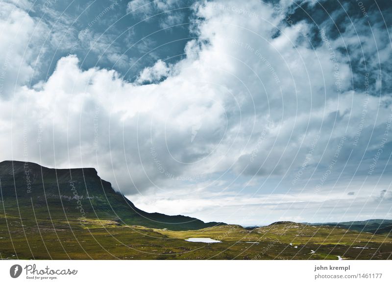 Ruhe vor dem Sturm Natur Landschaft Himmel Wolken Gewitterwolken Gras Hügel Felsen Berge u. Gebirge Highlands Schottland bedrohlich dunkel Unendlichkeit