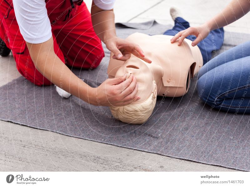 CPR-Training Krankheit Leben Schule Arzt Mensch Arme Hand Beine 2 30-45 Jahre Erwachsene Puppe Arbeit & Erwerbstätigkeit atmen rennen lernen Schutz