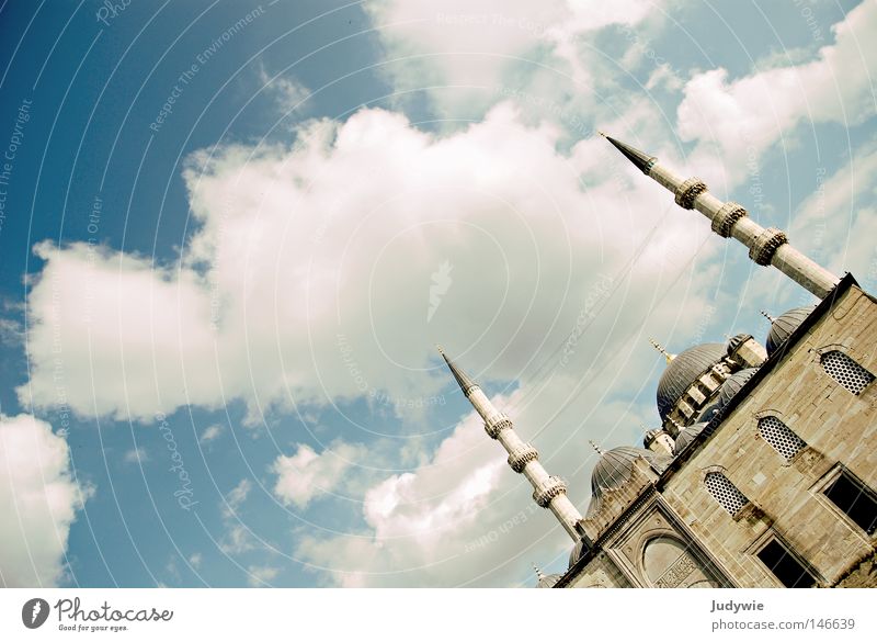 Blaue Moschee - mal anders Istanbul Islam Türkei Wolken verdreht Herbst Sommer Kultur Minarett Religion & Glaube Kirche Götter Gebet Moslem Gotteshäuser Himmel