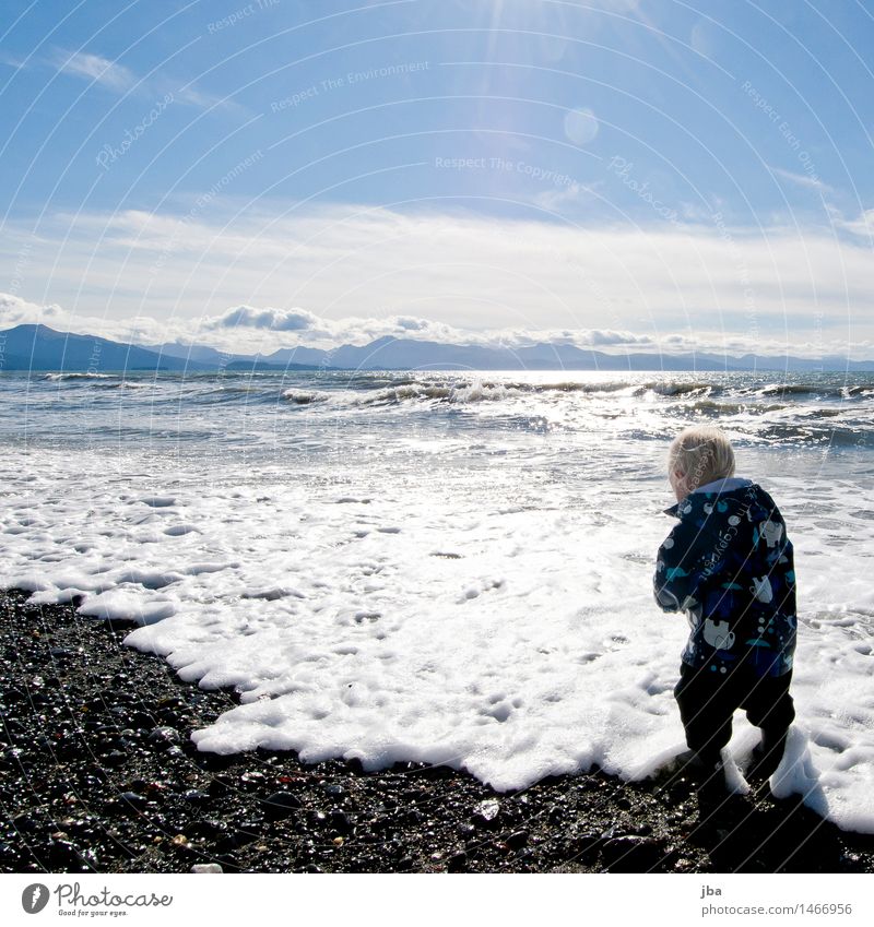 Im Wasser spielen - Alaska 09 Wohlgefühl Zufriedenheit Ferien & Urlaub & Reisen Ausflug Ferne Freiheit Strand Meer feminin Kleinkind 1 Mensch 1-3 Jahre Natur