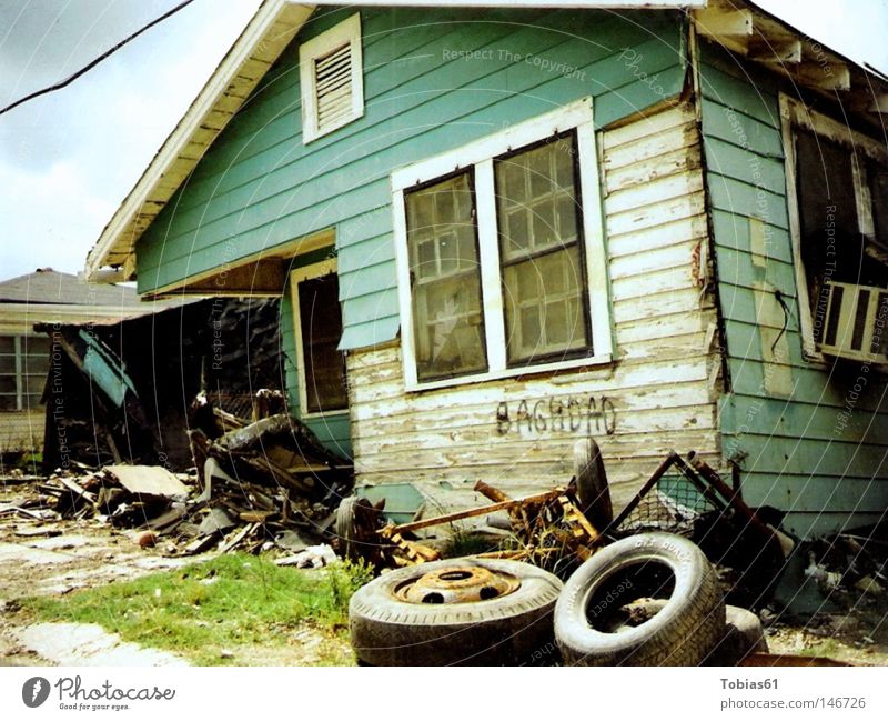 New Orleans Tragedy Haus Ghetto Zerstörung Verzweiflung Trauer Krieg verfallen Lower 9th Hurricane Katrina Broken Home kaputtes Haus