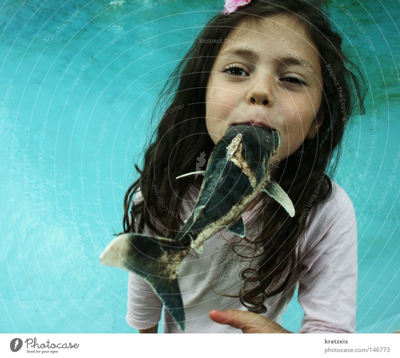 chrrrrrp. Schwimmbad Pirat Sommer Wasser aufgewacht Fisch Mund Sinti Mädchen