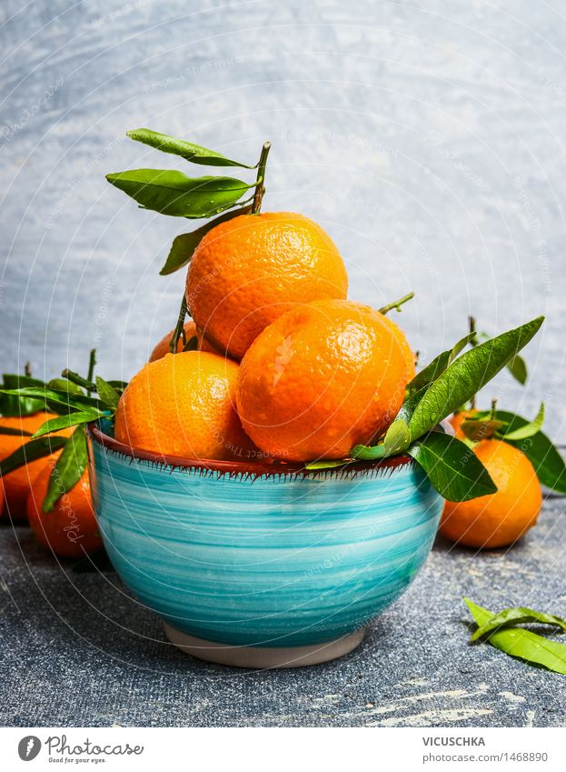 Blaue Schüssel mit Mandarinen Lebensmittel Frucht Orange Ernährung Saft Schalen & Schüsseln Gesunde Ernährung Tisch Natur gelb Design Stil altehrwürdig Vitamin