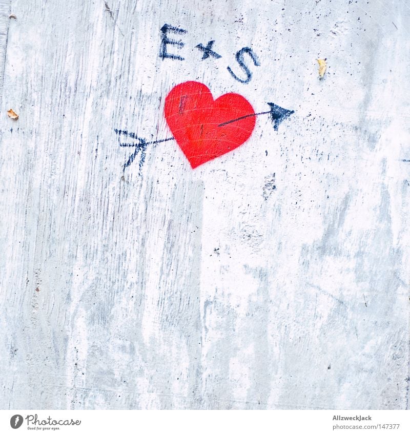 BLN08 | =LOVE Liebe Herz Graffiti Aufschrift Pfeil Pfeile Symbole & Metaphern Gefühle Wand Beton Eros Aushang Information Mitteilung gleich Parabel Liebesgruß