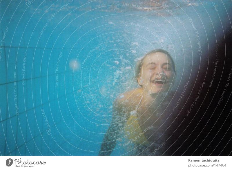 das tüpfelchen auf dem i. Glück Unterwasseraufnahme Ferien & Urlaub & Reisen Schwimmbad Luftblase Schwimmen & Baden Gefühle Freude Sommer Wasser