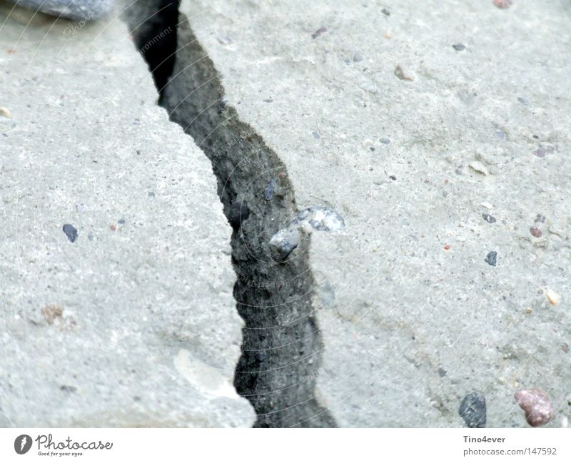 Bruch in Lehm Ecke grau Beton Stein Mineralien gebrochen Furche Riss