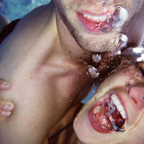 unter Wasser sollte man nicht kitzeln... Unterwasseraufnahme Mann Frau türkis Schwimmbad Ärger Wasserblase festhalten Freude Angst Panik Jugendliche ohne Luft