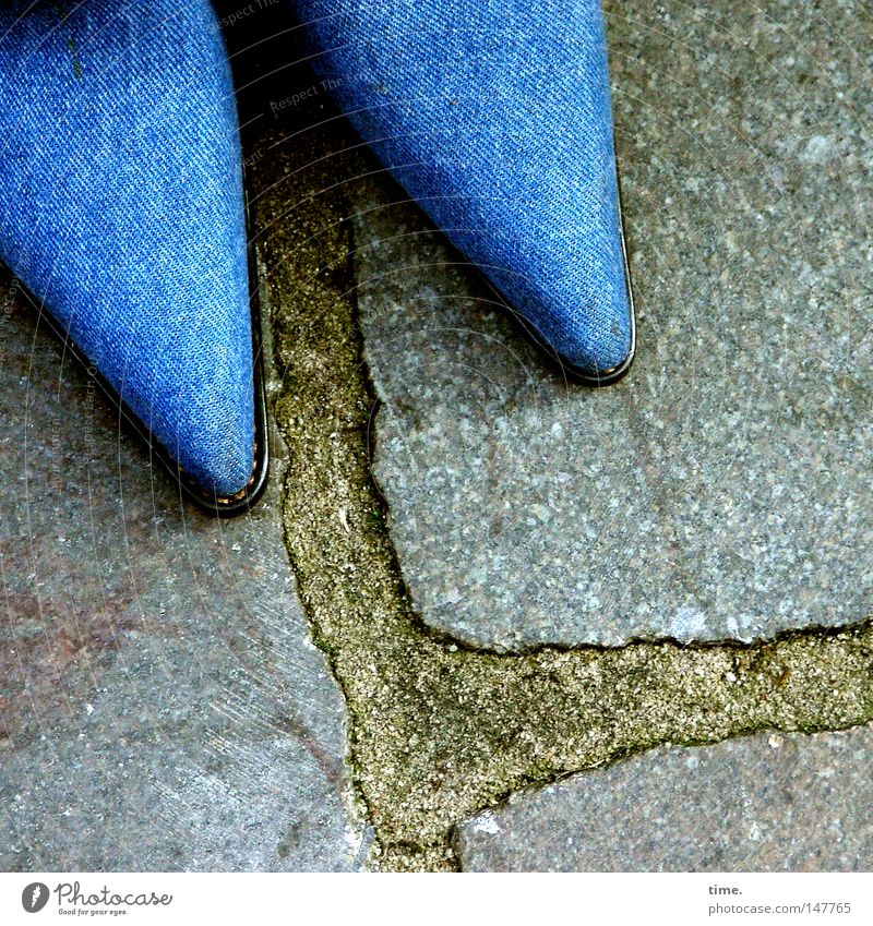 HH08.4 | Grundausstattung feminin Frau Erwachsene Bekleidung Schuhe Stein außergewöhnlich Spitze blau Hochmut Straßenbelag Jeansstoff Mörtel Füllung ungesund