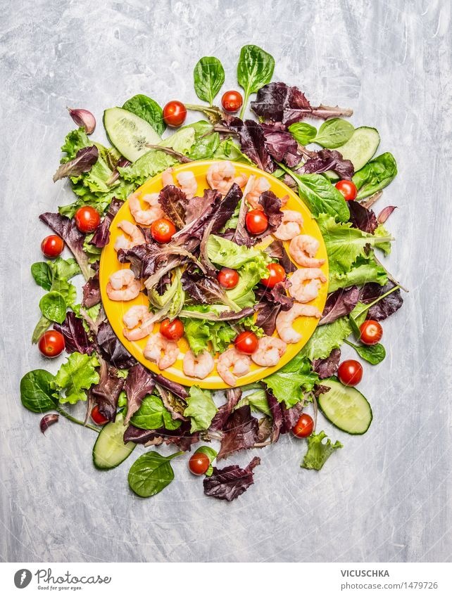 Frischer Salat mit Garnelen Lebensmittel Meeresfrüchte Gemüse Salatbeilage Kräuter & Gewürze Ernährung Mittagessen Abendessen Festessen Bioprodukte