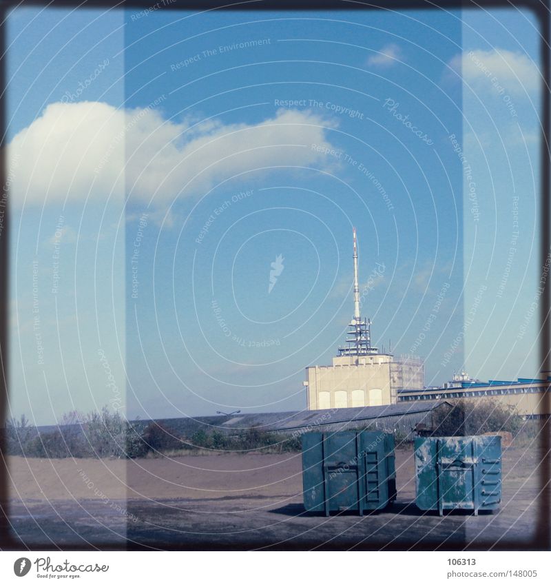 Me And My Imaginary Hasselblad [Bremen-Portland] leer Ödland übersättigt Funkturm Antenne Container Wolken Himmel Mittelformat Industriefotografie trist Feld