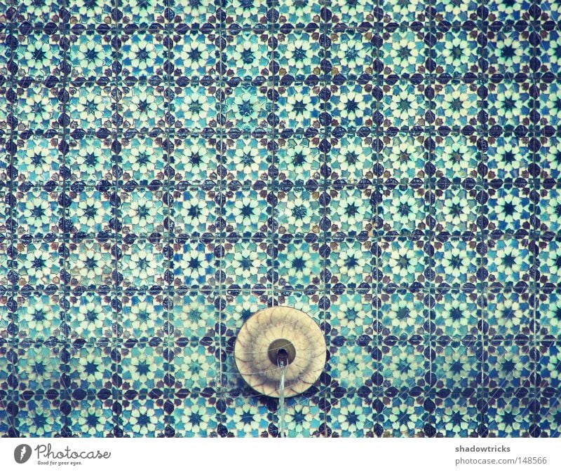 Azuleijo Portugal Brunnen Quelle fließen Muster Kunst Lissabon Sintra türkis Kultur hypnotisch Raster Wasser Fliesen u. Kacheln blau Pattern Fluss
