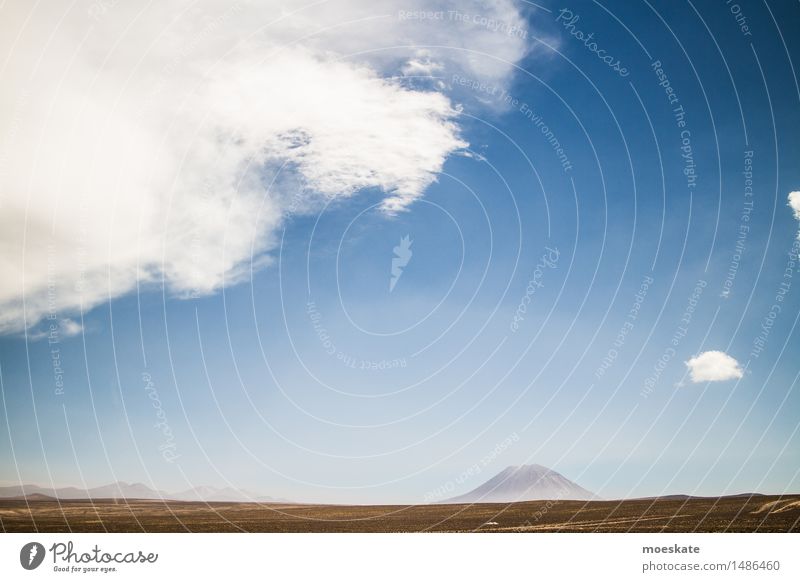 Volcan Misti Peru Landschaft Erde Sand Himmel Wolken Sommer Schönes Wetter Vulkan blau braun weiß Anden Farbfoto Gedeckte Farben Außenaufnahme Menschenleer
