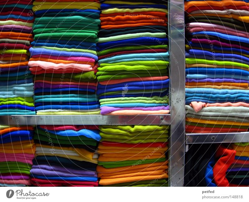 Dupatta store in India Indien Asien Schal mehrfarbig Farbe exotisch Ferien & Urlaub & Reisen Ladengeschäft verkaufen Regal Bekleidung Sommer Stoff Material
